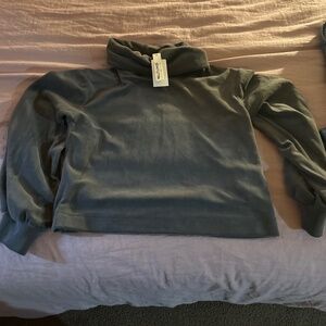 Wallflower turtle neck